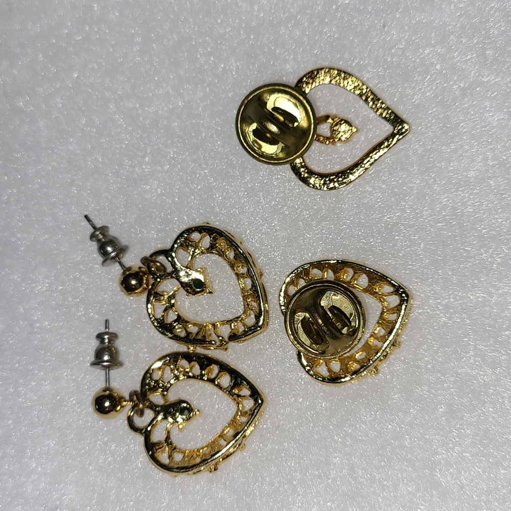Vintage Lot: Emeralds & Ruby Faux Gems Gold-tone Heart Brooches & Earrings - Picture 5 of 7